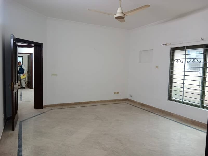 01-Kanal 03-Bed Separate Gate Upper Portion Available For Rent. 17