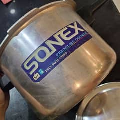 SONEX pressure cooker 5 litre anodized 1-2 times used mint condition