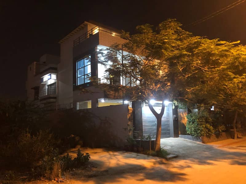 300 Yards House on VIP Jauhar Block Main University Road 3
