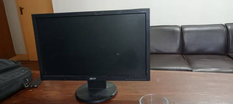 accer Lcd 19 inch wide 0