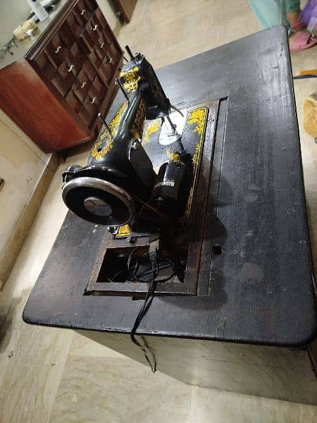 sewing machine with table 5