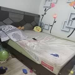 King Size Bed Without Matress