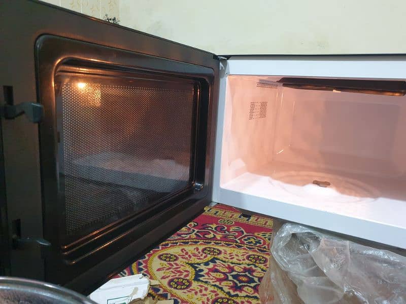 westpoint 30litter new microwave for sale 5