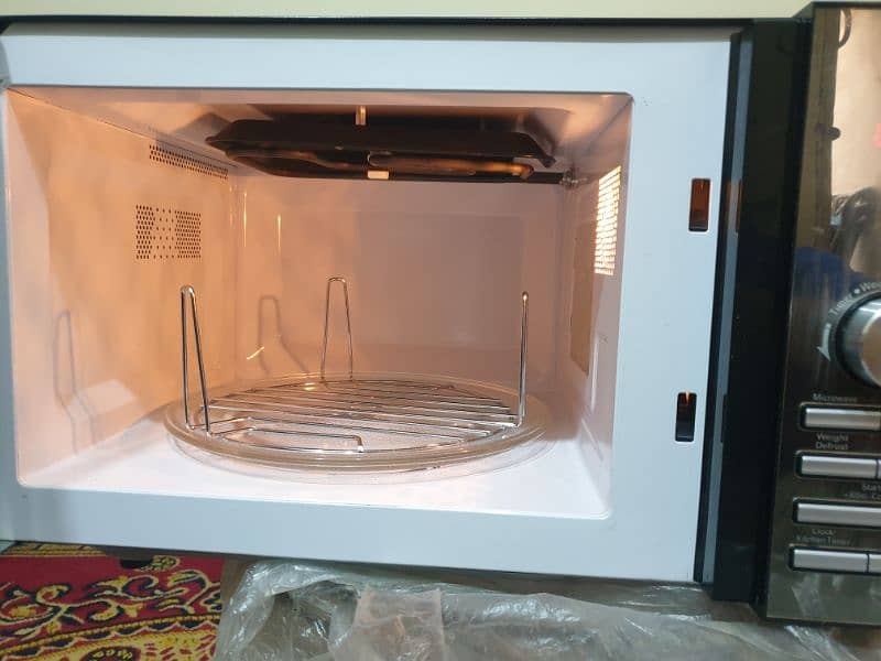 westpoint 30litter new microwave for sale 6