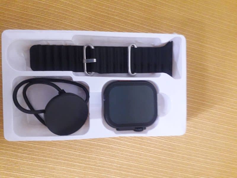 i9 ultra smartwatch for urgent sell in 2500 rupees and only 10 day use 1