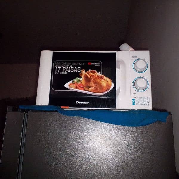 Dawlance microwave oven available good condition 1