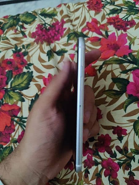 Iphone SE 2020 64GB PTA Approved 2