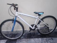 sport bicycle 10/10 condition 10 gare urgent sale