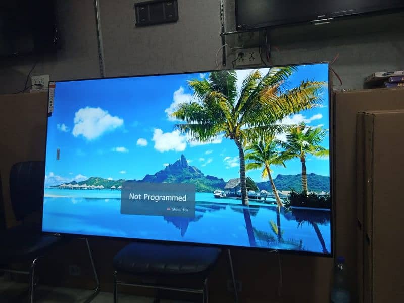 65 Inch Samsung smart led TV 8k 3 Year warranty O323O9OO129 0