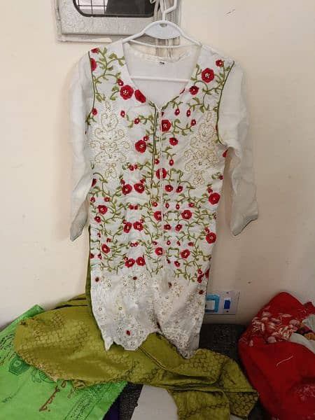 frocks and readymade dresses urgent sale 300/dress only 4