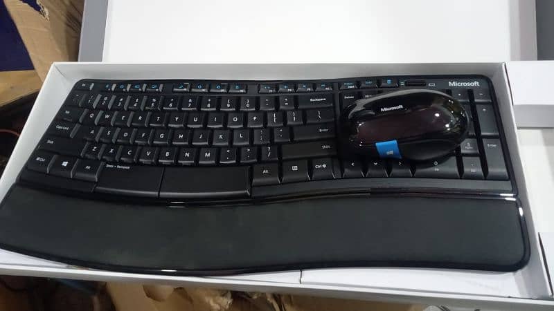 Microsoft Sculpt Comfort - Black - Wireless Keyboard and Mouse Combo 2