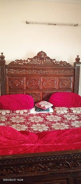 wooden king size bed 0