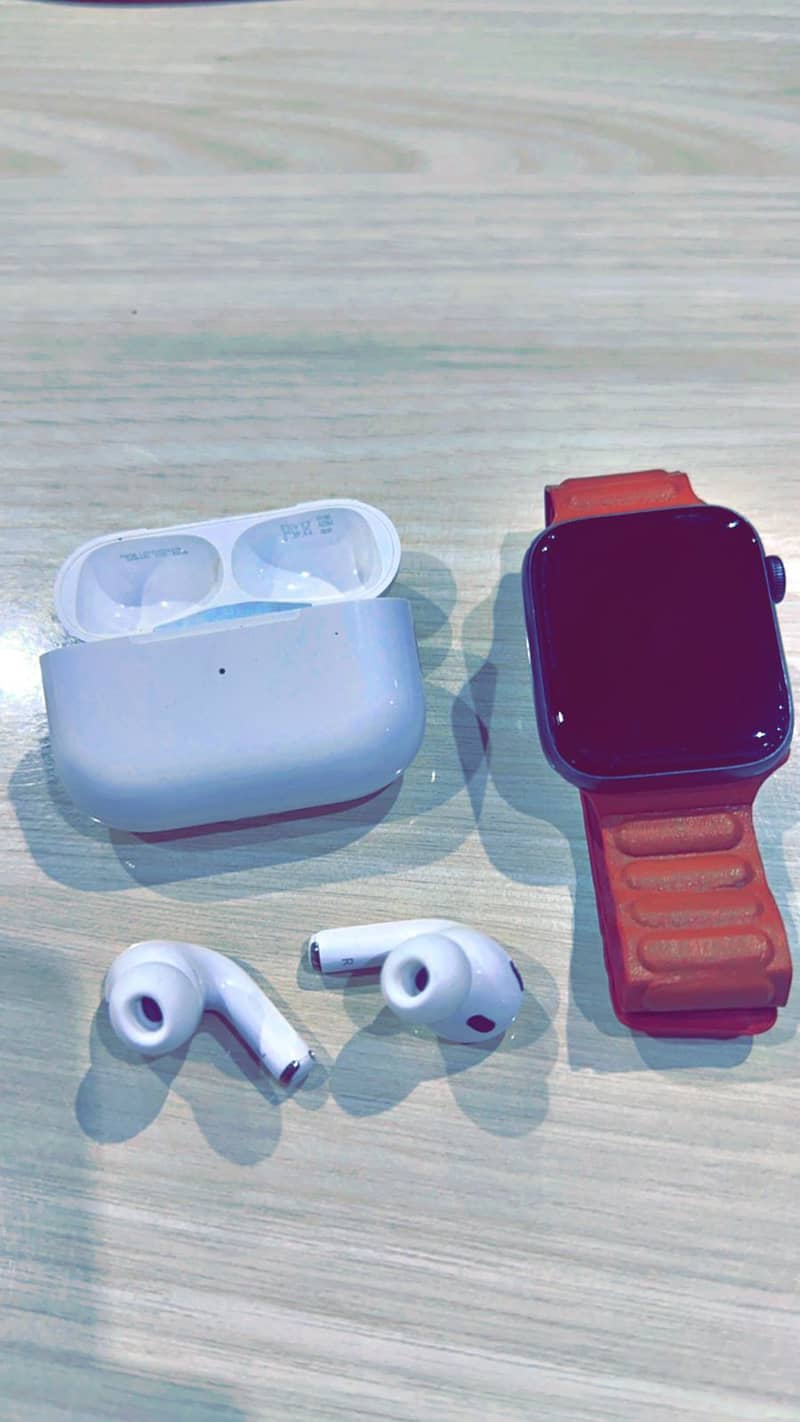 Apple Watch Series 5  44 mm With Charger 0