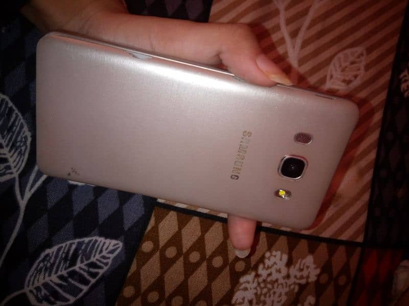 Samsung Galaxy J5 4