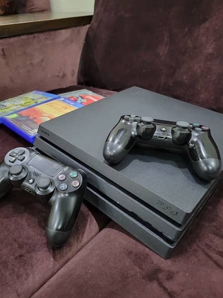 ps4 pro with 2 controlers and 3 games 1