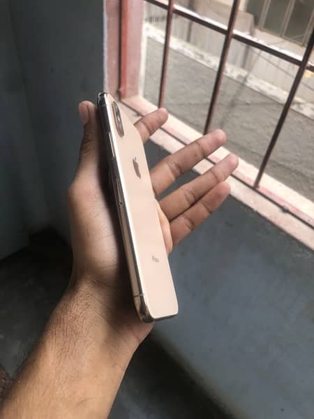 iPhone XS gold 2