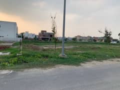 10 MARLA PLOT AT IDEAL LOCATION AND REASONABLE PRICE 0
