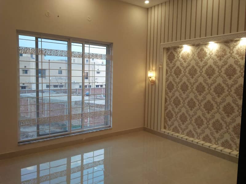 5 Marla Brand New Modern Design Luxury House Available For Rent In Bahria Town Lahore. 3