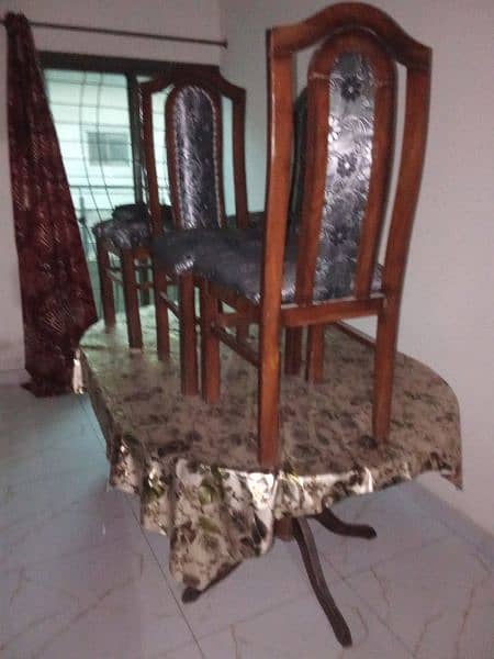 dinning table with six chair whatsap 0/3/3/3/4/9/7/5/5/0/8 0
