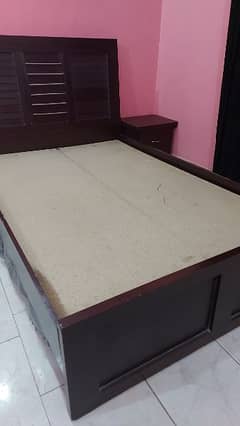 Bed with 2 side board