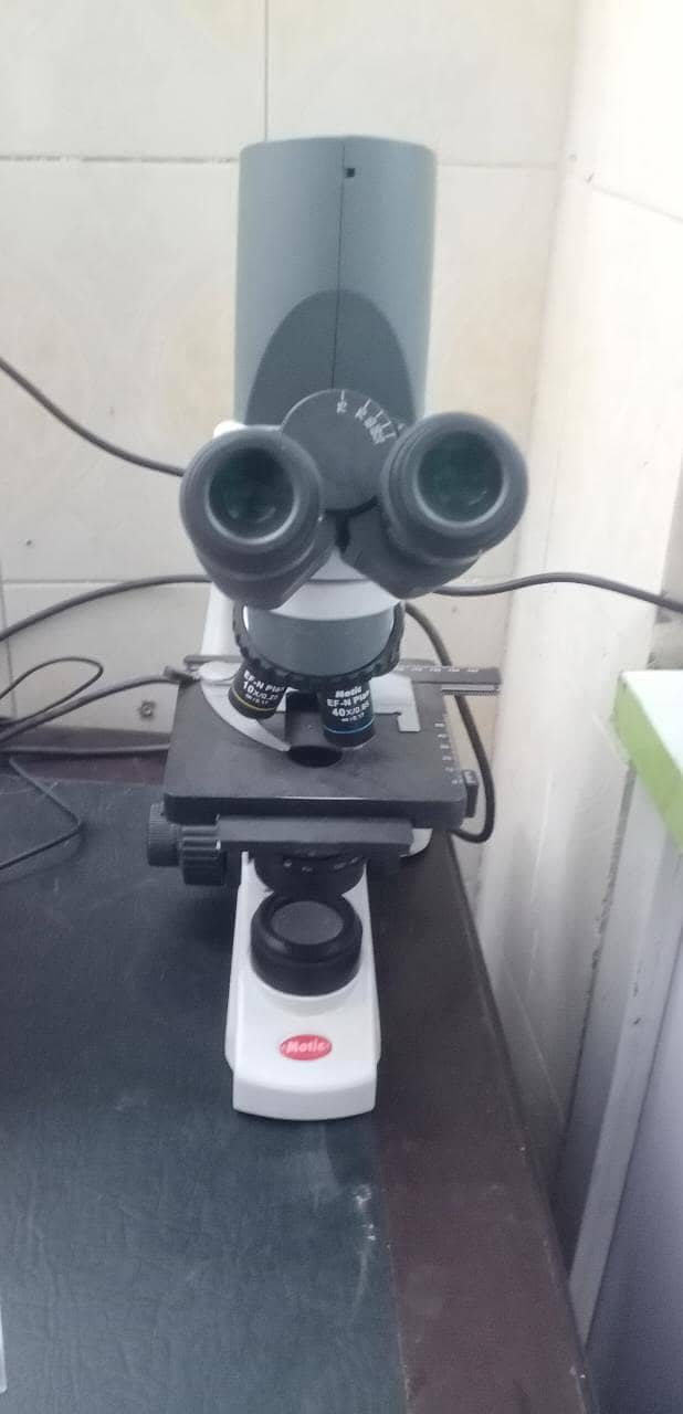 Microscope/Analyzer 1