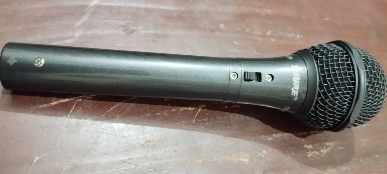 Microphone  in excellent condition 1