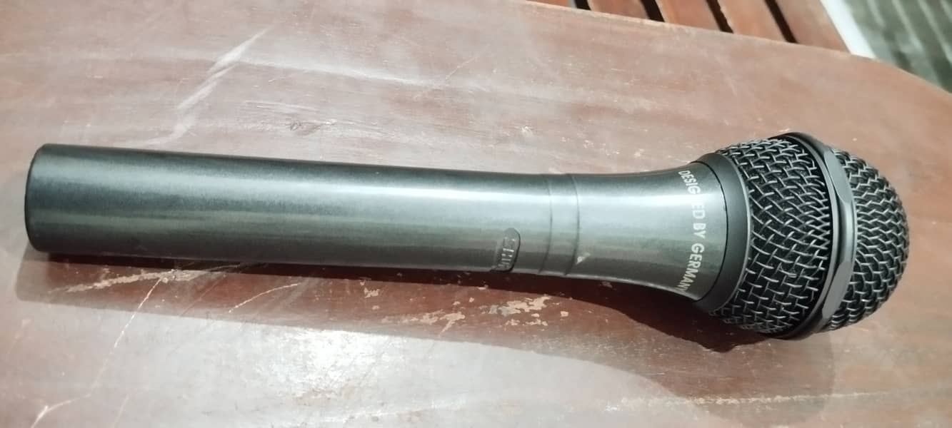 Microphone  in excellent condition 3