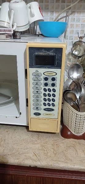 Pel Microwave oven for sale in excellent condition. 1