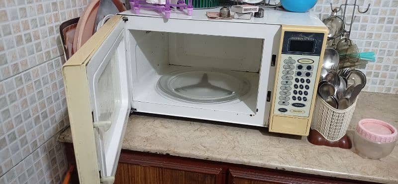 Pel Microwave oven for sale in excellent condition. 3