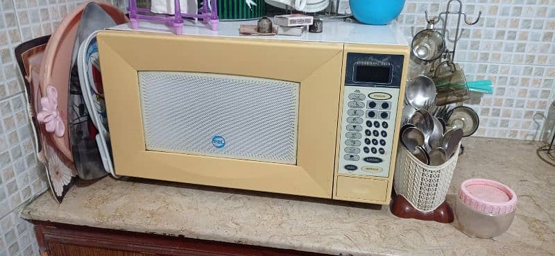 Pel Microwave oven for sale in excellent condition. 5