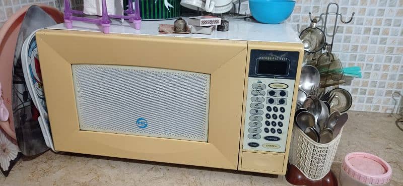 Pel Microwave oven for sale in excellent condition. 6