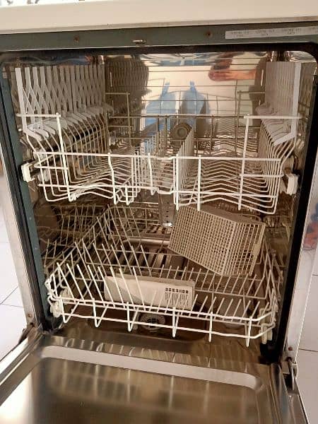 Kelvinator Dish washer 4