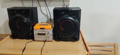 Speakers and amplifier for sale urgent 35000