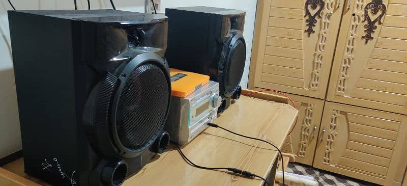 Speakers and amplifier for sale urgent 35000 2