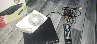 DVD/DIVX PLAYER WITH USB CARD READER