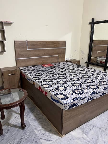 Queen size bed without mattress 3