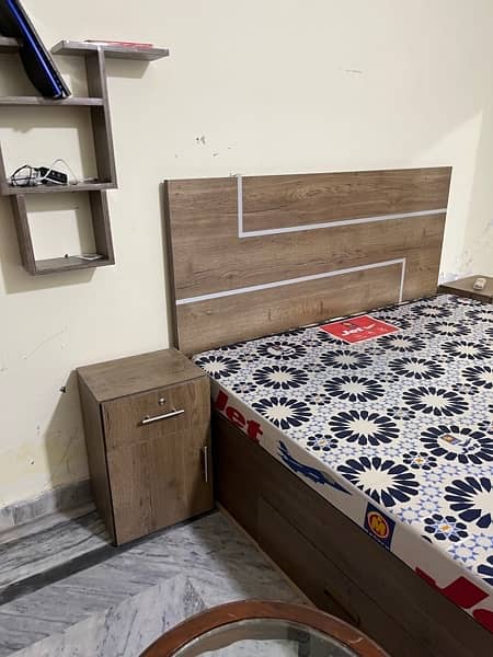 Queen size bed without mattress 5