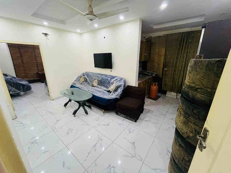 1BED STUDIO FURNISHED APORTMENT IS AVAILABLE FOR RENT IN SECTOR B BAHRIA TOWN LAHORE 2