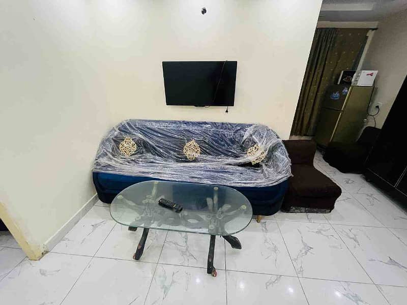 1BED STUDIO FURNISHED APORTMENT IS AVAILABLE FOR RENT IN SECTOR B BAHRIA TOWN LAHORE 3
