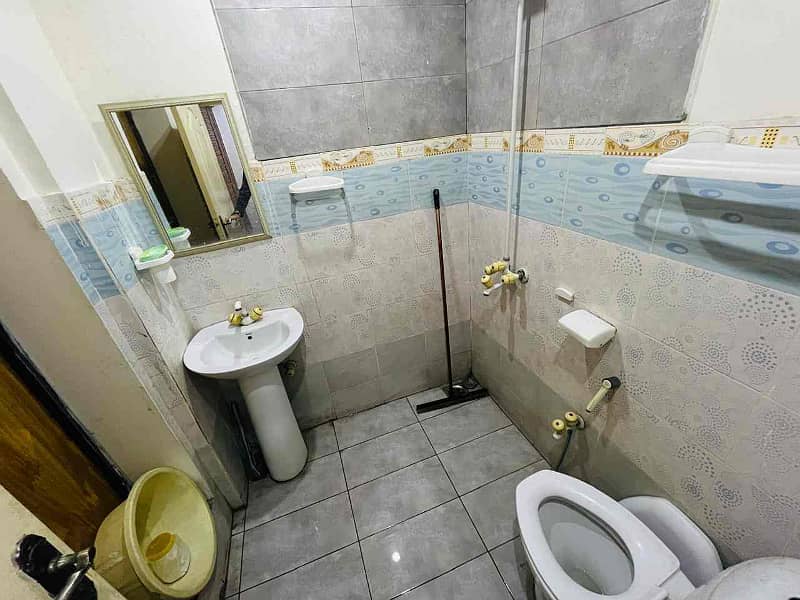 1BED STUDIO FURNISHED APORTMENT IS AVAILABLE FOR RENT IN SECTOR B BAHRIA TOWN LAHORE 4