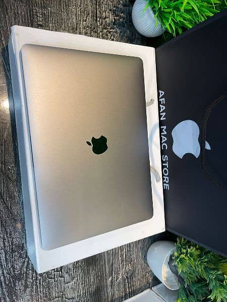 Macbook Pro M1 13.6 inches 16 Gb Ram 256 gB ssd 1