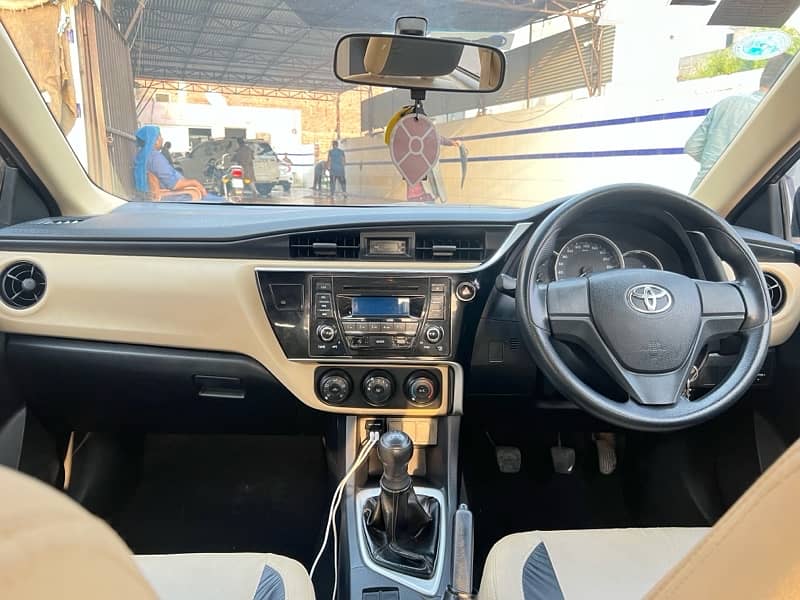 Toyota Corolla GLI 2017-18 8