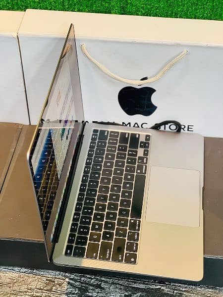 Macbook Air 2020 M1 Chip 13”inch 2