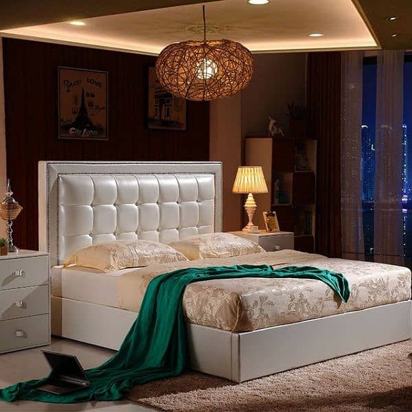 New king size bed size : 6*6½ with 2 sidetables (free delivery) 6