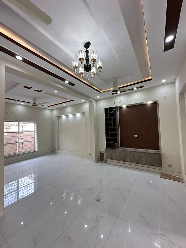 5 Marla Beautifully designed house For Sale And Direct Meeting With Owner In Park View City Lahore. 6