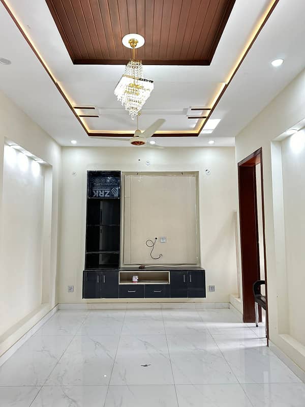 5 Marla Beautifully designed house For Sale And Direct Meeting With Owner In Park View City Lahore. 9
