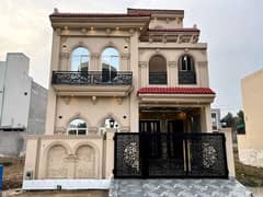 5 Marla House For Sale Beautiful Location Gas Be available Hai iss gr ma