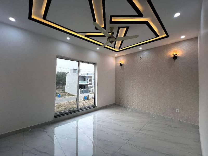 5 Marla House For Sale Beautiful Location Gas Be available Hai iss gr ma 7