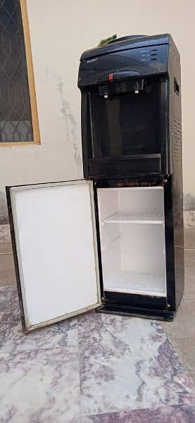 Orient Water Dispenser With Refrigerator 3