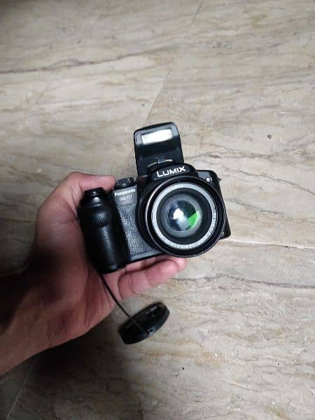 DSLR Camera 0